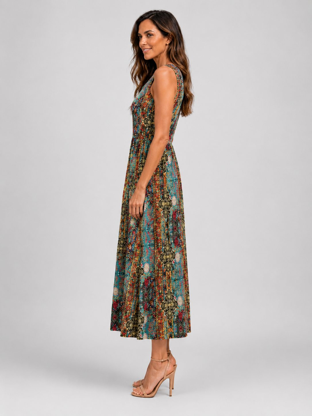 Boho-henkinen niskasta solmittava midimekko