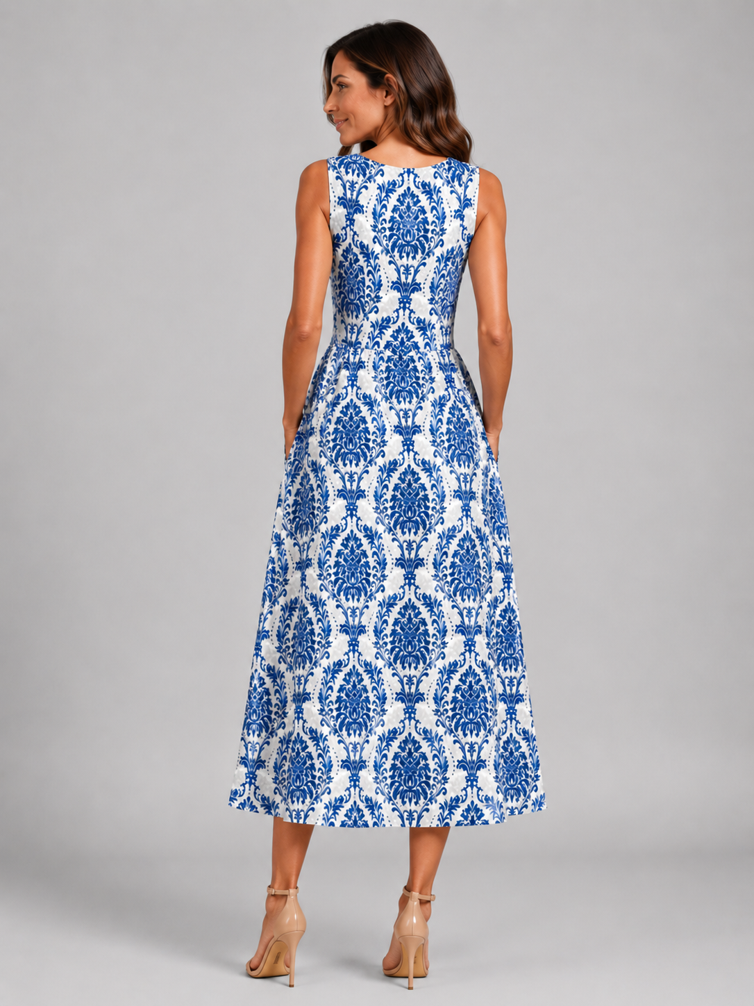 Boho-henkinen niskasta solmittava midimekko